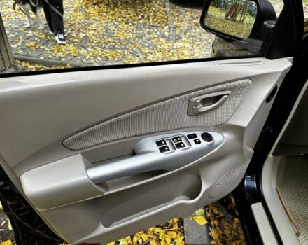 Черный Хендай Туксон, объемом двигателя 2 л и пробегом 240 тыс. км за 5600 $, фото 5 на Automoto.ua