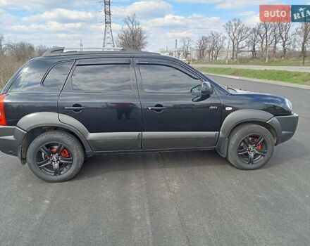 Хендай Туксон 2006 в Харькове на Automoto.ua Черный Хендай Туксон, объемом двигателя 2.7 л и пробегом 210 тыс. км за 8500 $, фото 3 на Automoto.ua
