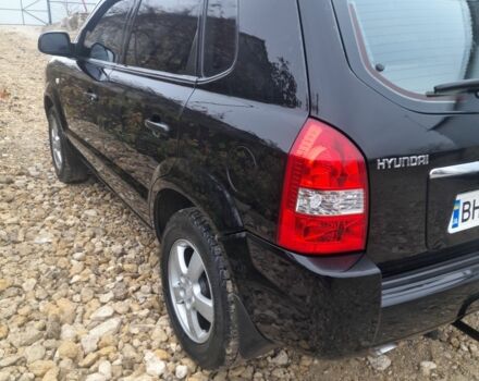 Черный Хендай Туксон, объемом двигателя 2 л и пробегом 230 тыс. км за 6800 $, фото 2 на Automoto.ua