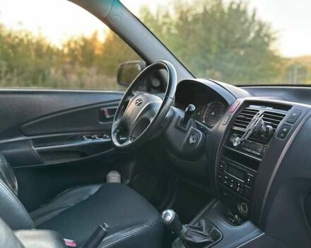 Черный Хендай Туксон, объемом двигателя 2 л и пробегом 235 тыс. км за 6700 $, фото 7 на Automoto.ua