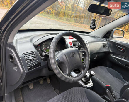 Хендай Туксон 2006 у Тернополі на Automoto.ua Чорний Хендай Туксон, об'ємом двигуна 1.99 л та пробігом 240 тис. км за 7600 $, фото 24 на Automoto.ua