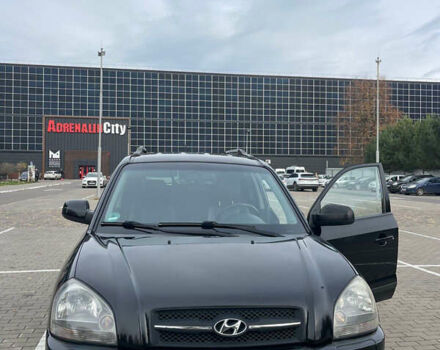 Черный Хендай Туксон, объемом двигателя 1.98 л и пробегом 170 тыс. км за 7750 $, фото 1 на Automoto.ua