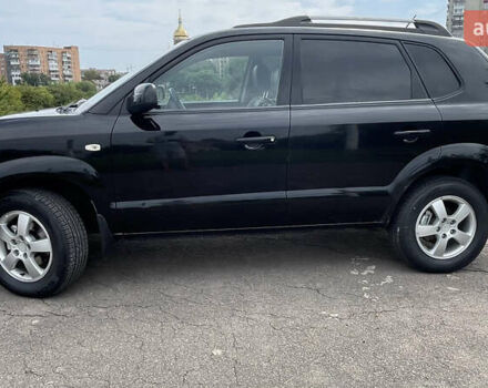 Черный Хендай Туксон, объемом двигателя 2 л и пробегом 236 тыс. км за 6950 $, фото 2 на Automoto.ua