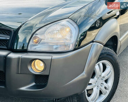 Черный Хендай Туксон, объемом двигателя 0 л и пробегом 202 тыс. км за 8200 $, фото 2 на Automoto.ua