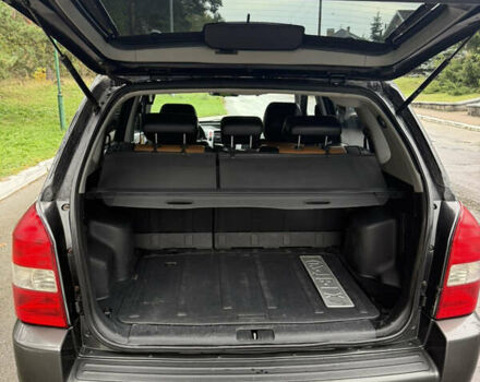 Черный Хендай Туксон, объемом двигателя 2 л и пробегом 209 тыс. км за 7800 $, фото 15 на Automoto.ua