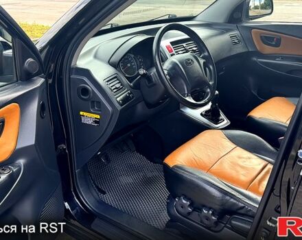 Черный Хендай Туксон, объемом двигателя 2 л и пробегом 192 тыс. км за 7700 $, фото 8 на Automoto.ua
