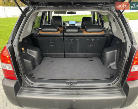 Черный Хендай Туксон, объемом двигателя 2 л и пробегом 216 тыс. км за 7500 $, фото 24 на Automoto.ua