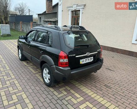 Черный Хендай Туксон, объемом двигателя 1.98 л и пробегом 227 тыс. км за 6900 $, фото 10 на Automoto.ua