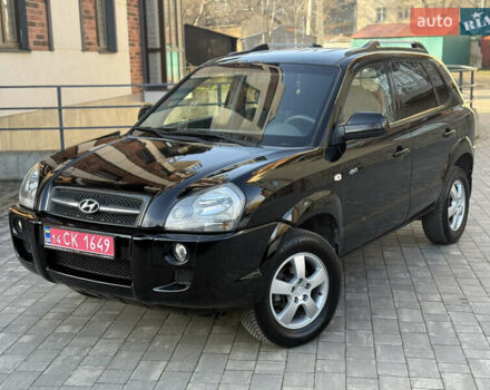 Черный Хендай Туксон, объемом двигателя 2 л и пробегом 249 тыс. км за 7450 $, фото 2 на Automoto.ua