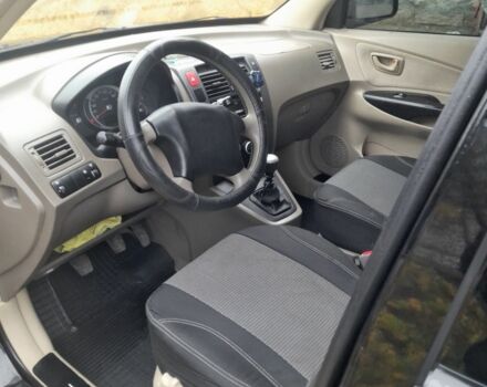 Черный Хендай Туксон, объемом двигателя 2 л и пробегом 230 тыс. км за 6800 $, фото 6 на Automoto.ua