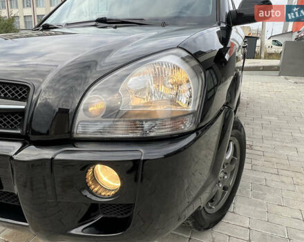 Чорний Хендай Туксон, об'ємом двигуна 2 л та пробігом 144 тис. км за 6599 $, фото 5 на Automoto.ua