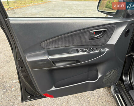 Хендай Туксон 2006 у Тернополі на Automoto.ua Чорний Хендай Туксон, об'ємом двигуна 1.99 л та пробігом 240 тис. км за 7600 $, фото 25 на Automoto.ua