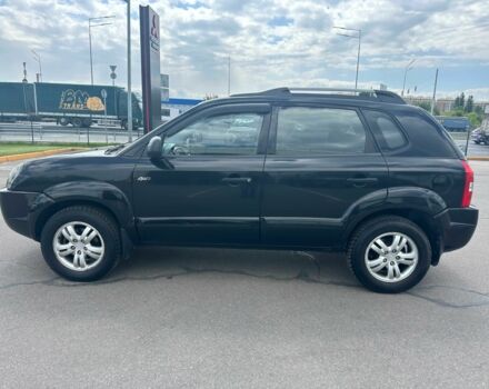 Чорний Хендай Туксон, об'ємом двигуна 2 л та пробігом 306 тис. км за 6900 $, фото 2 на Automoto.ua