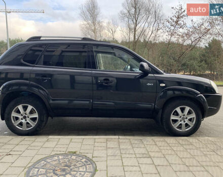 Черный Хендай Туксон, объемом двигателя 1.99 л и пробегом 290 тыс. км за 7700 $, фото 1 на Automoto.ua