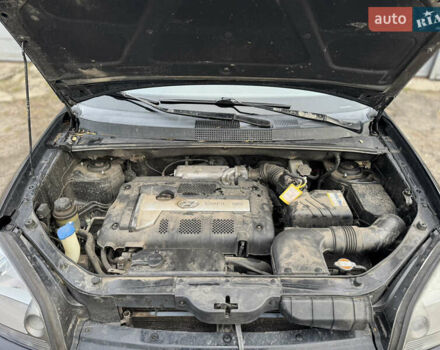 Черный Хендай Туксон, объемом двигателя 1.98 л и пробегом 198 тыс. км за 7500 $, фото 18 на Automoto.ua