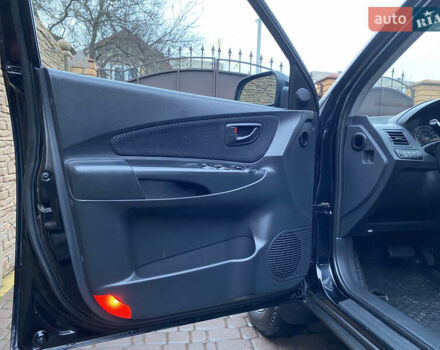 Черный Хендай Туксон, объемом двигателя 1.99 л и пробегом 186 тыс. км за 9400 $, фото 32 на Automoto.ua