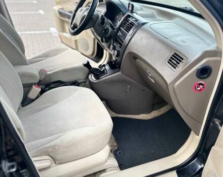 Черный Хендай Туксон, объемом двигателя 1.98 л и пробегом 277 тыс. км за 5350 $, фото 5 на Automoto.ua