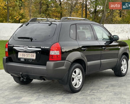 Черный Хендай Туксон, объемом двигателя 2 л и пробегом 216 тыс. км за 7500 $, фото 7 на Automoto.ua