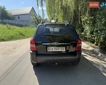Черный Хендай Туксон, объемом двигателя 2 л и пробегом 255 тыс. км за 7150 $, фото 10 на Automoto.ua