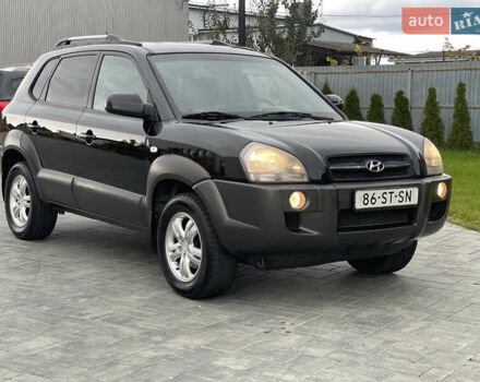 Черный Хендай Туксон, объемом двигателя 2 л и пробегом 216 тыс. км за 7500 $, фото 11 на Automoto.ua