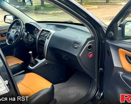 Черный Хендай Туксон, объемом двигателя 2 л и пробегом 192 тыс. км за 7700 $, фото 5 на Automoto.ua