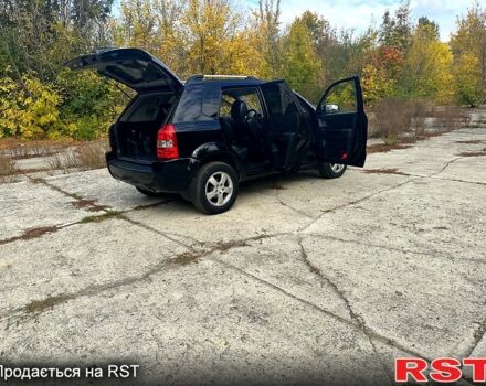 Черный Хендай Туксон, объемом двигателя 2 л и пробегом 250 тыс. км за 7500 $, фото 2 на Automoto.ua