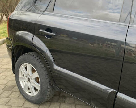 Черный Хендай Туксон, объемом двигателя 1.99 л и пробегом 290 тыс. км за 7700 $, фото 29 на Automoto.ua