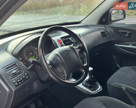 Хендай Туксон 2006 у Тернополі на Automoto.ua Чорний Хендай Туксон, об'ємом двигуна 2 л та пробігом 240 тис. км за 6699 $, фото 34 на Automoto.ua
