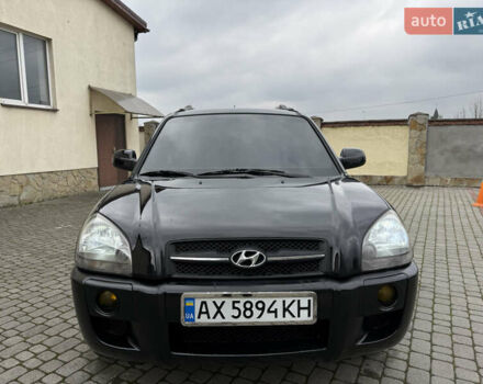 Черный Хендай Туксон, объемом двигателя 1.98 л и пробегом 250 тыс. км за 7150 $, фото 1 на Automoto.ua