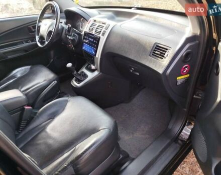 Черный Хендай Туксон, объемом двигателя 2 л и пробегом 195 тыс. км за 8300 $, фото 7 на Automoto.ua