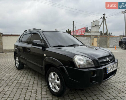 Черный Хендай Туксон, объемом двигателя 1.98 л и пробегом 250 тыс. км за 7150 $, фото 2 на Automoto.ua