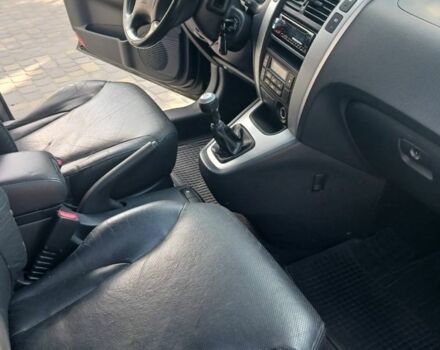 Черный Хендай Туксон, объемом двигателя 2 л и пробегом 266 тыс. км за 7700 $, фото 5 на Automoto.ua