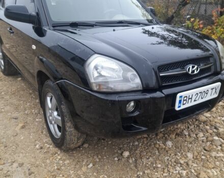 Черный Хендай Туксон, объемом двигателя 2 л и пробегом 230 тыс. км за 6800 $, фото 3 на Automoto.ua