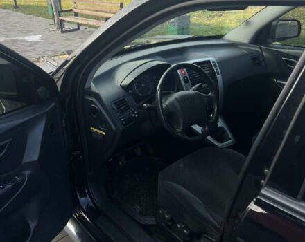 Черный Хендай Туксон, объемом двигателя 2 л и пробегом 355 тыс. км за 7000 $, фото 8 на Automoto.ua