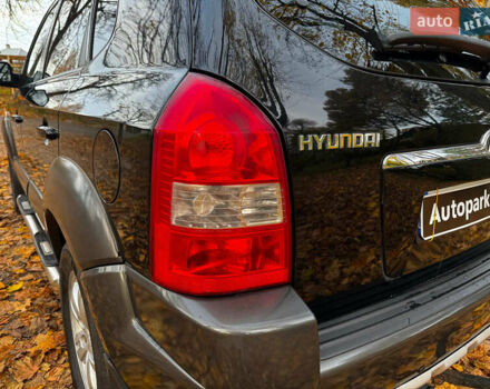 Черный Хендай Туксон, объемом двигателя 2 л и пробегом 210 тыс. км за 7990 $, фото 8 на Automoto.ua