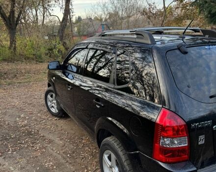 Черный Хендай Туксон, объемом двигателя 2 л и пробегом 210 тыс. км за 7200 $, фото 2 на Automoto.ua