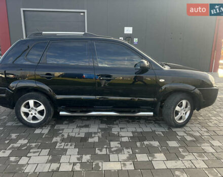 Черный Хендай Туксон, объемом двигателя 2 л и пробегом 355 тыс. км за 7000 $, фото 6 на Automoto.ua