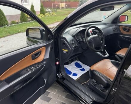 Черный Хендай Туксон, объемом двигателя 2 л и пробегом 163 тыс. км за 7700 $, фото 5 на Automoto.ua