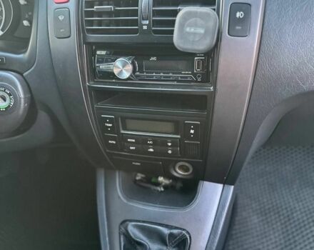 Чорний Хендай Туксон, об'ємом двигуна 2 л та пробігом 235 тис. км за 6700 $, фото 14 на Automoto.ua