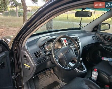 Черный Хендай Туксон, объемом двигателя 1.98 л и пробегом 279 тыс. км за 7800 $, фото 3 на Automoto.ua