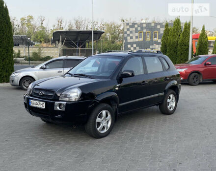Черный Хендай Туксон, объемом двигателя 2 л и пробегом 238 тыс. км за 9500 $, фото 10 на Automoto.ua