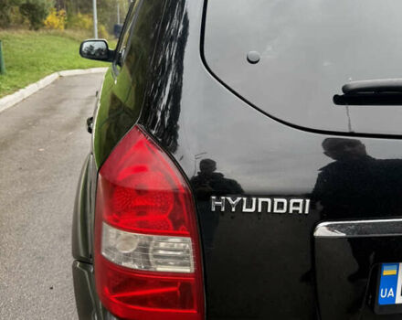 Черный Хендай Туксон, объемом двигателя 2 л и пробегом 209 тыс. км за 7800 $, фото 11 на Automoto.ua