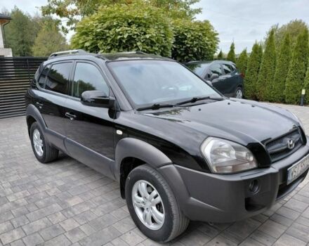 Черный Хендай Туксон, объемом двигателя 2 л и пробегом 298 тыс. км за 2200 $, фото 1 на Automoto.ua