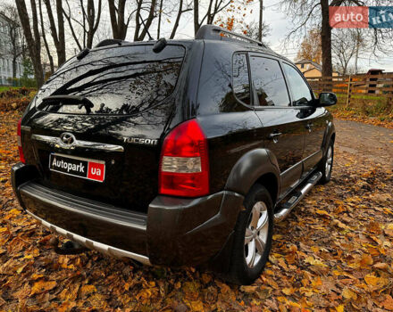 Черный Хендай Туксон, объемом двигателя 2 л и пробегом 210 тыс. км за 7990 $, фото 5 на Automoto.ua