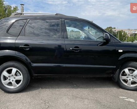 Черный Хендай Туксон, объемом двигателя 2 л и пробегом 236 тыс. км за 6950 $, фото 6 на Automoto.ua