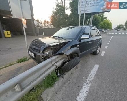 Черный Хендай Туксон, объемом двигателя 2.7 л и пробегом 275 тыс. км за 5500 $, фото 2 на Automoto.ua