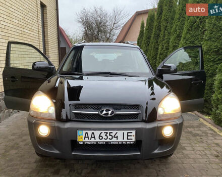 Черный Хендай Туксон, объемом двигателя 1.99 л и пробегом 186 тыс. км за 9400 $, фото 4 на Automoto.ua