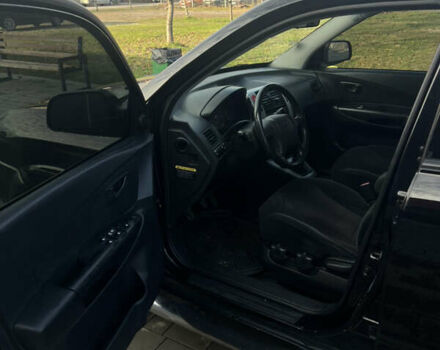 Черный Хендай Туксон, объемом двигателя 2 л и пробегом 355 тыс. км за 7000 $, фото 9 на Automoto.ua