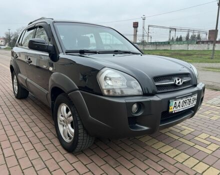 Черный Хендай Туксон, объемом двигателя 2 л и пробегом 220 тыс. км за 7200 $, фото 3 на Automoto.ua