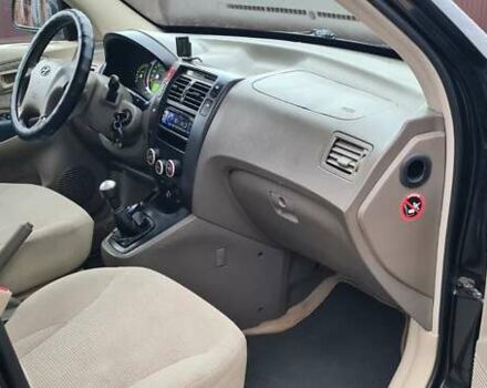 Черный Хендай Туксон, объемом двигателя 1.98 л и пробегом 277 тыс. км за 5350 $, фото 19 на Automoto.ua